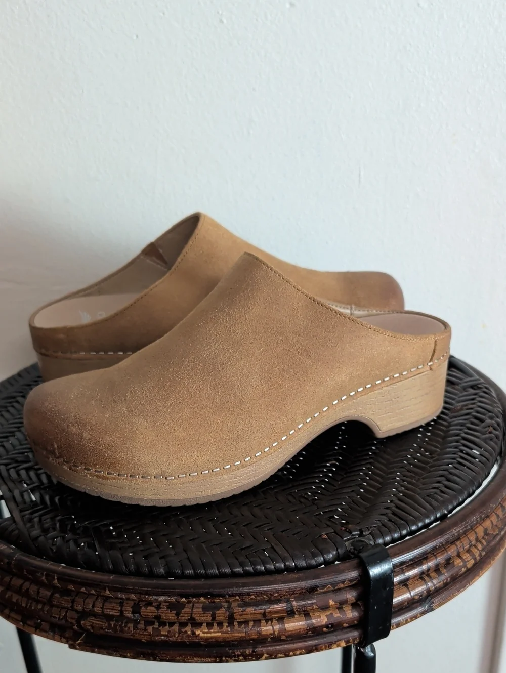 Dansko Women Euro Size 38= US 7.5 8 Mules Clogs Slip On Suede Leather